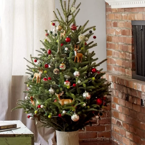 17 ý tưởng trang trí cây thông Noel mini đẹp, độc, lạ dành riêng cho nhà nhỏ